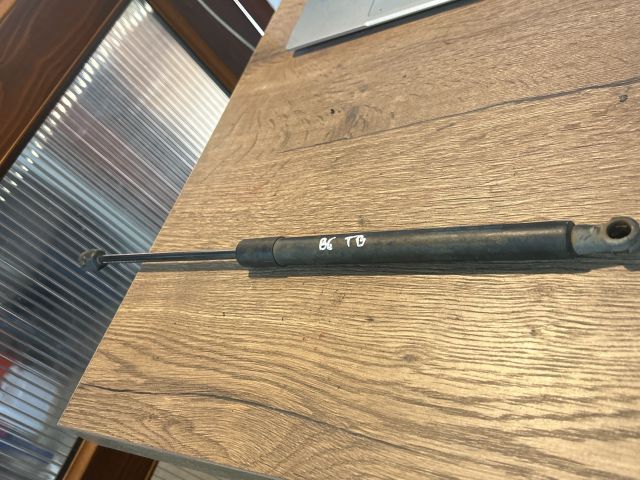 bontott VW PASSAT B6 Gázrugós Kitámasztó Teleszkóp Csomagtérajtó (Pozíciófüggetlen)