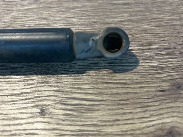 bontott VW PASSAT B6 Gázrugós Kitámasztó Teleszkóp Csomagtérajtó (Pozíciófüggetlen)