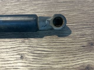 bontott VW PASSAT B6 Gázrugós Kitámasztó Teleszkóp Csomagtérajtó (Pozíciófüggetlen)