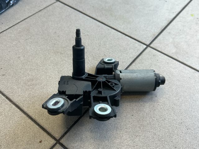 bontott VW PASSAT B6 Hátsó Ablaktörlő Motor