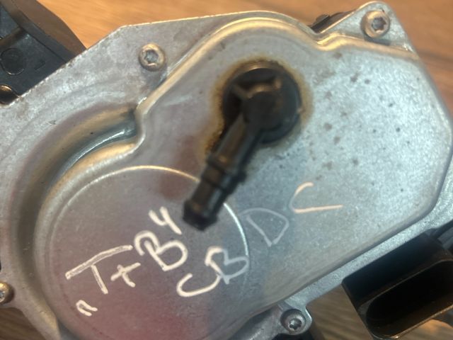 bontott VW PASSAT B6 Hátsó Ablaktörlő Motor