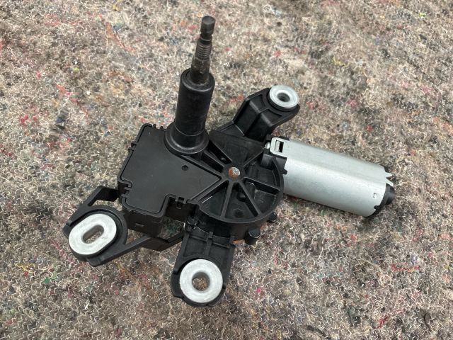 bontott VW PASSAT B6 Hátsó Ablaktörlő Motor