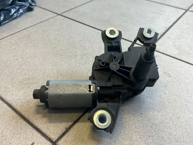 bontott VW PASSAT B6 Hátsó Ablaktörlő Motor