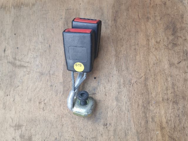 bontott VW PASSAT B6 Hátsó középső Biztonsági Öv Csat