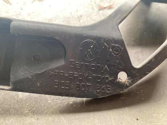 bontott VW PASSAT B6 Hátsó középső Lökhárító Tartó (Műanyag)