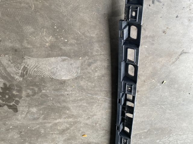 bontott VW PASSAT B6 Hátsó középső Lökhárító Tartó (Műanyag)