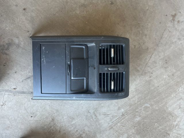 bontott VW PASSAT B6 Hátsó középső Szellőző