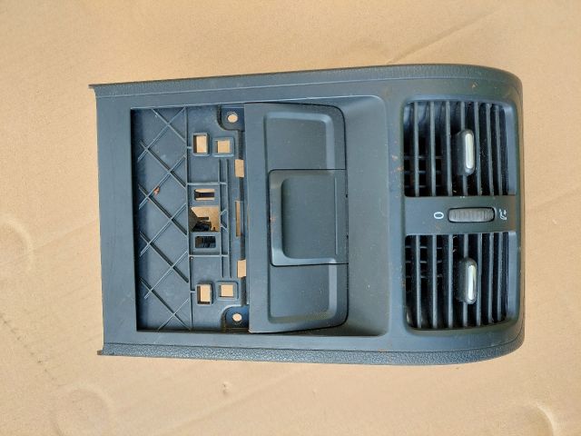 bontott VW PASSAT B6 Hátsó középső Szellőző