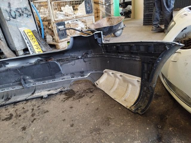 bontott VW PASSAT B6 Hátsó Lökhárító (Részeivel)