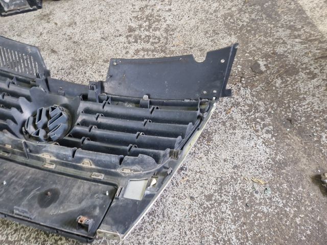 bontott VW PASSAT B6 Hűtőrács