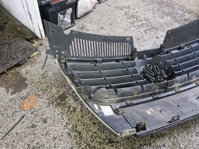 bontott VW PASSAT B6 Hűtőrács