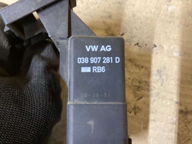 bontott VW PASSAT B6 Izzító Relé