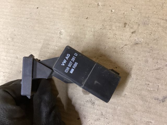 bontott VW PASSAT B6 Izzító Relé