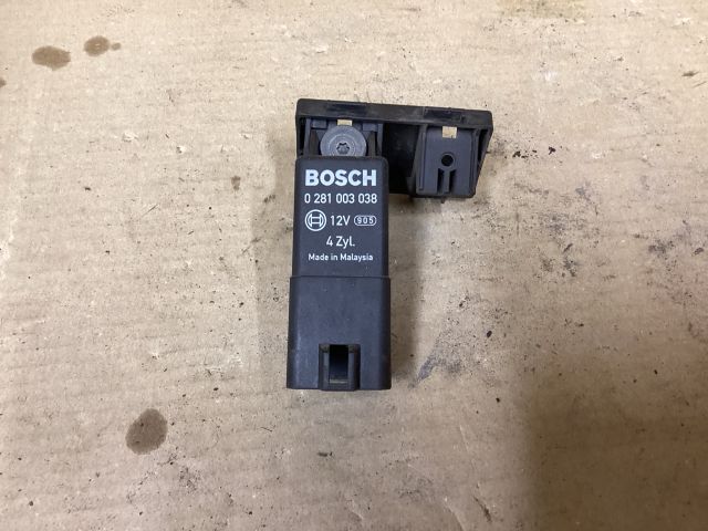 bontott VW PASSAT B6 Izzító Relé