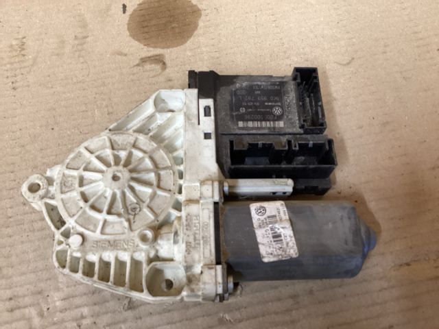 bontott VW PASSAT B6 Jobb első Ablakemelő Motor