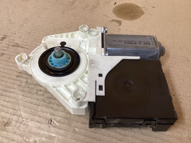 bontott VW PASSAT B6 Jobb első Ablakemelő Motor