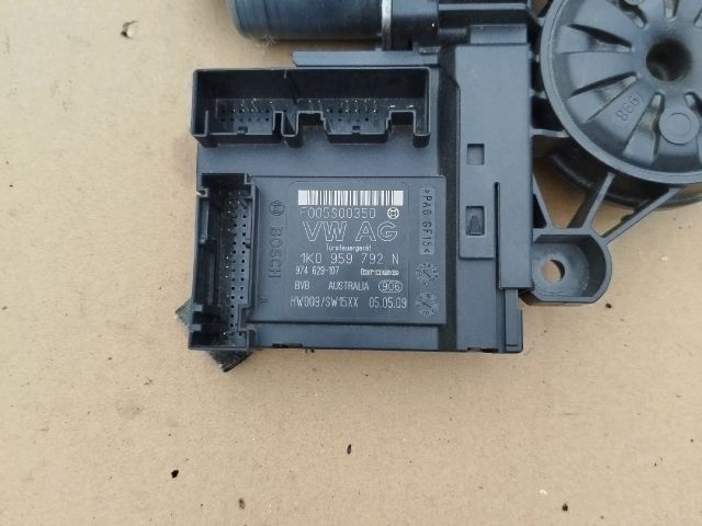 bontott VW PASSAT B6 Jobb első Ablakemelő Motor