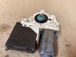 bontott VW PASSAT B6 Jobb első Ablakemelő Motor