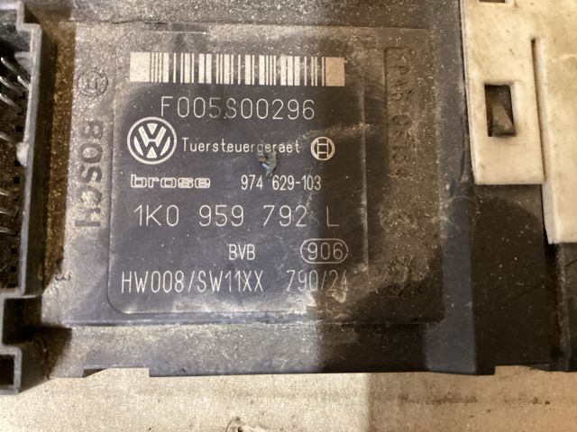 bontott VW PASSAT B6 Jobb első Ablakemelő Motor