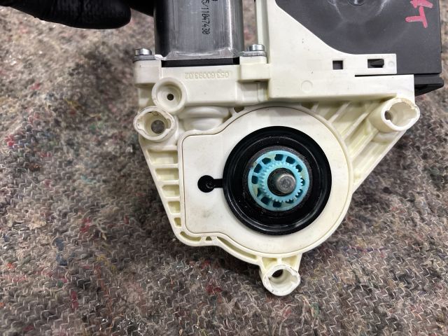 bontott VW PASSAT B6 Jobb első Ablakemelő Motor