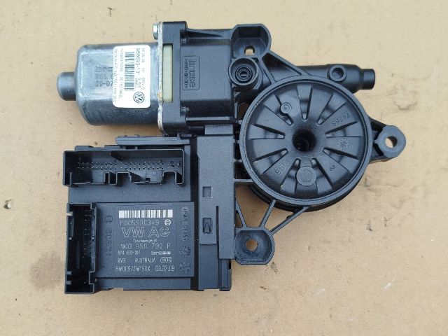 bontott VW PASSAT B6 Jobb első Ablakemelő Motor