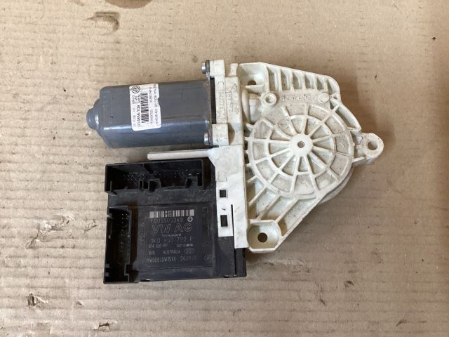 bontott VW PASSAT B6 Jobb első Ablakemelő Motor