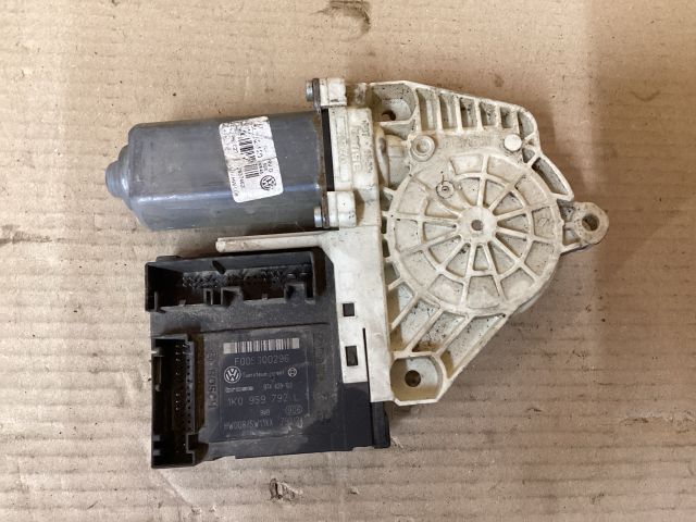 bontott VW PASSAT B6 Jobb első Ablakemelő Motor