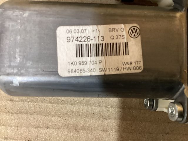 bontott VW PASSAT B6 Jobb első Ablakemelő Motor
