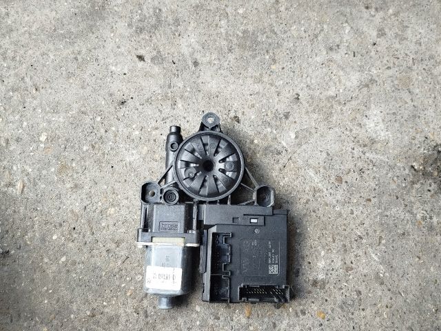 bontott VW PASSAT B6 Jobb első Ablakemelő Motor