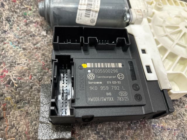 bontott VW PASSAT B6 Jobb első Ablakemelő Motor