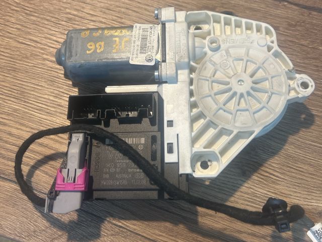 bontott VW PASSAT B6 Jobb első Ablakemelő Motor