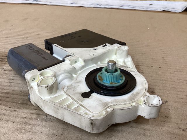 bontott VW PASSAT B6 Jobb első Ablakemelő Motor