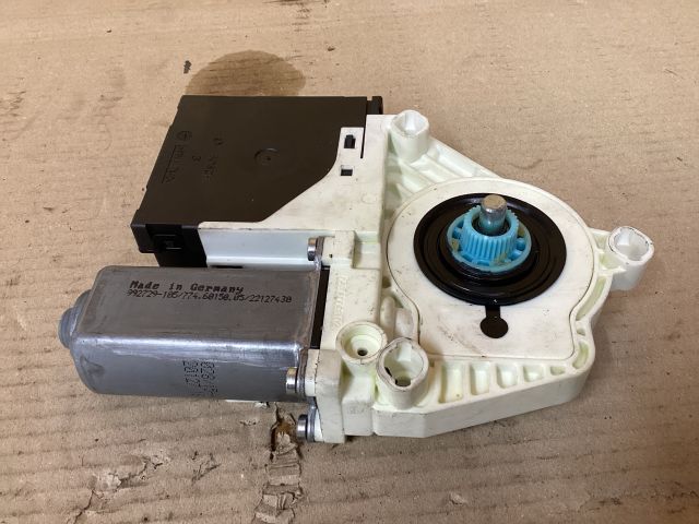 bontott VW PASSAT B6 Jobb első Ablakemelő Motor