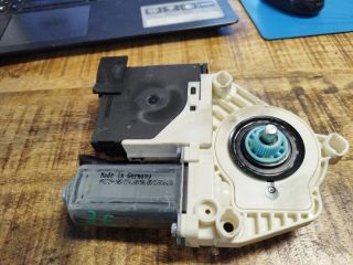 bontott VW PASSAT B6 Jobb első Ablakemelő Motor