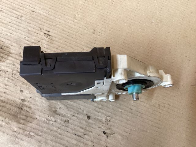 bontott VW PASSAT B6 Jobb első Ablakemelő Motor