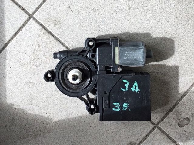 bontott VW PASSAT B6 Jobb első Ablakemelő Motor