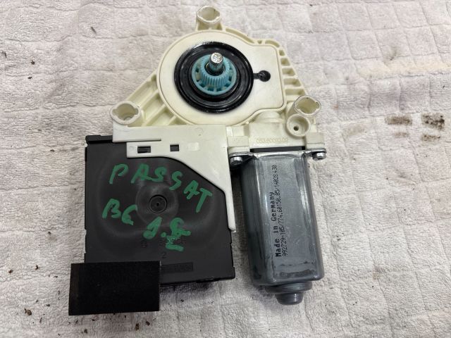 bontott VW PASSAT B6 Jobb első Ablakemelő Motor