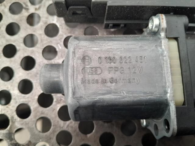 bontott VW PASSAT B6 Jobb első Ablakemelő Motor