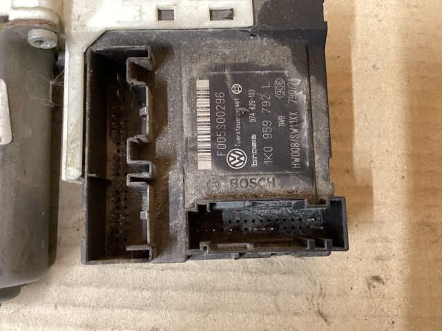 bontott VW PASSAT B6 Jobb első Ablakemelő Motor