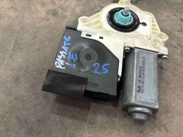 bontott VW PASSAT B6 Jobb első Ablakemelő Motor