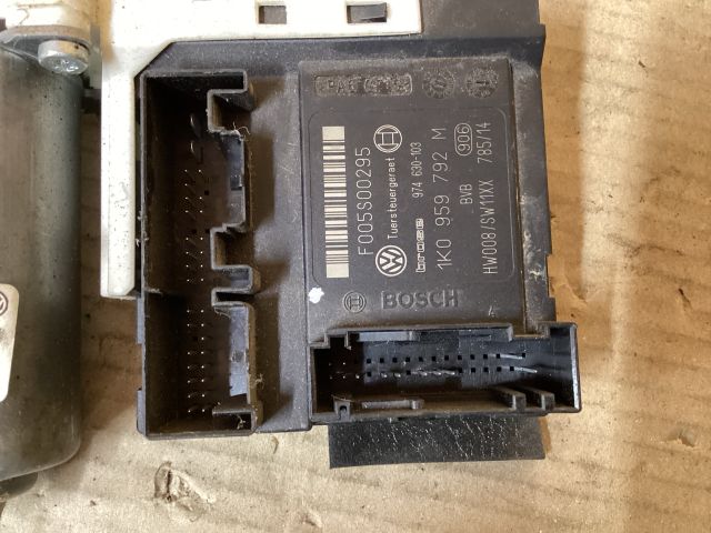 bontott VW PASSAT B6 Jobb első Ablakemelő Motor