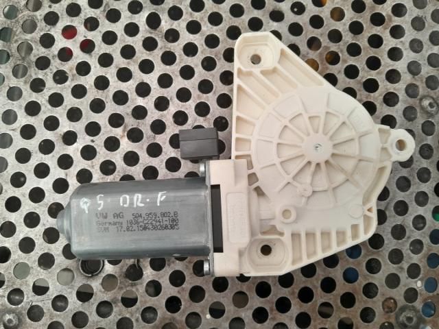 bontott VW PASSAT B6 Jobb első Ablakemelő Motor