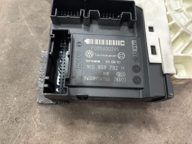 bontott VW PASSAT B6 Jobb első Ablakemelő Motor