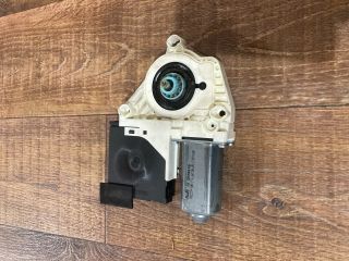 bontott VW PASSAT B6 Jobb első Ablakemelő Motor