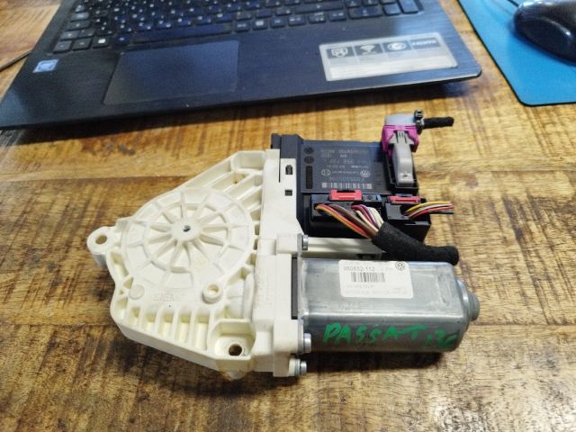 bontott VW PASSAT B6 Jobb első Ablakemelő Motor