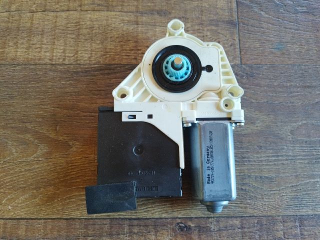 bontott VW PASSAT B6 Jobb első Ablakemelő Motor