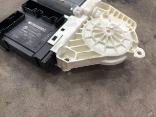 bontott VW PASSAT B6 Jobb első Ablakemelő Motor