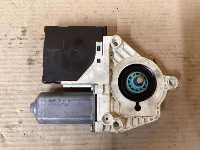 bontott VW PASSAT B6 Jobb első Ablakemelő Motor