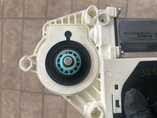 bontott VW PASSAT B6 Jobb első Ablakemelő Motor