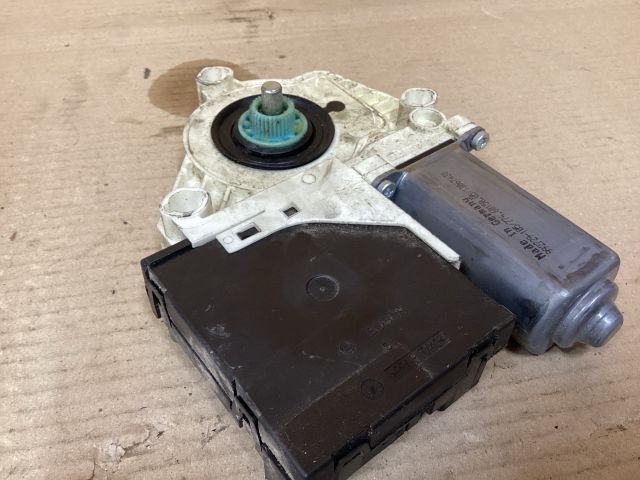 bontott VW PASSAT B6 Jobb első Ablakemelő Motor